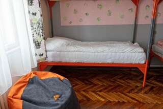Хостелы Fox Inn Oradea Орадя Кровать в общем номере для женщин с 4 кроватями-2